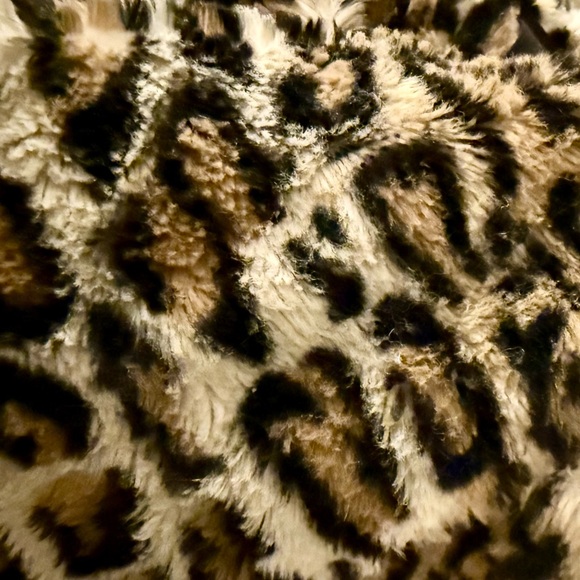 Steve Madden Leopard Print Faux Fur Infinity Scarf - Picture 3 of 8